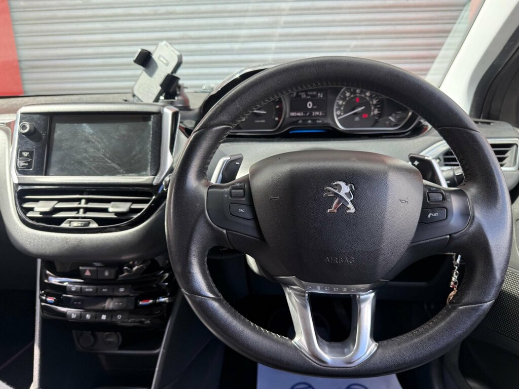 Peugeot 208 Active Black #17