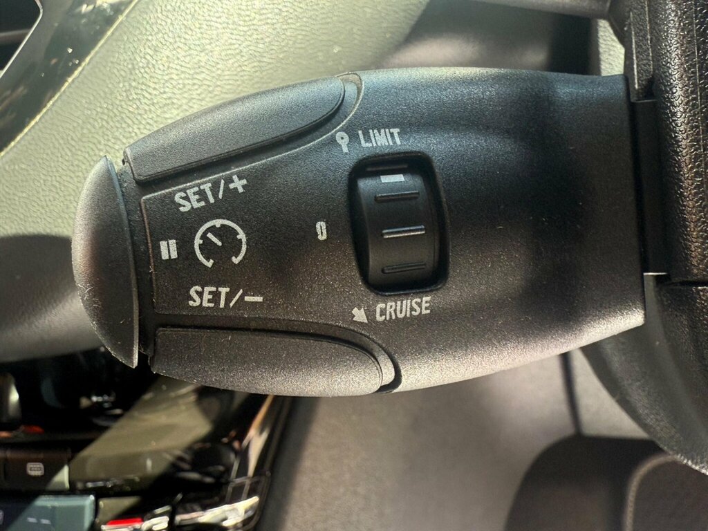 Peugeot 208 Active Black #12