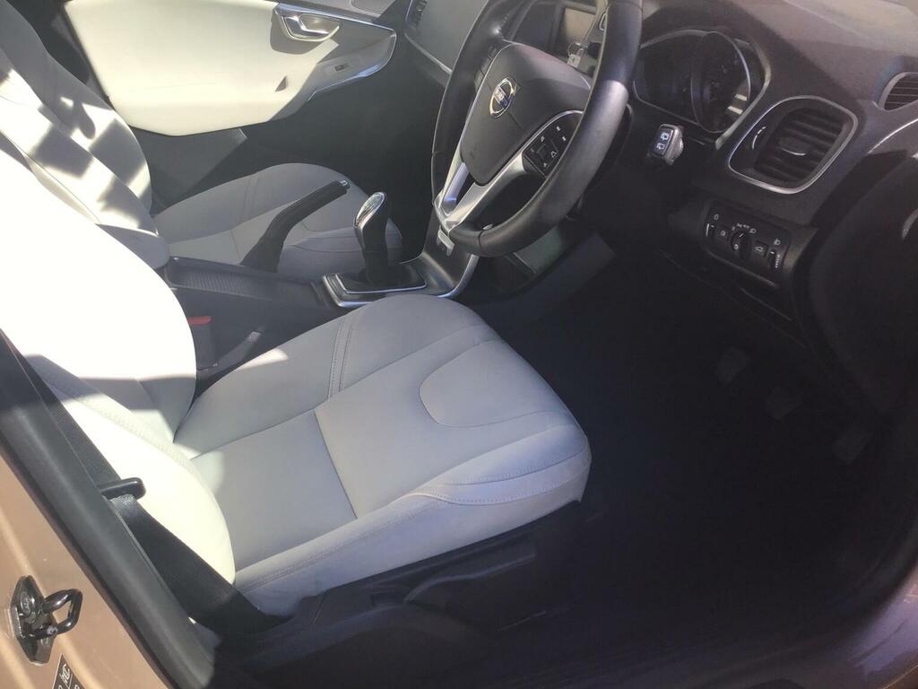 Volvo V40 Hatchback 1.6 T3 Se Euro 5 Ss 201313 WV13ZMU Brown #2