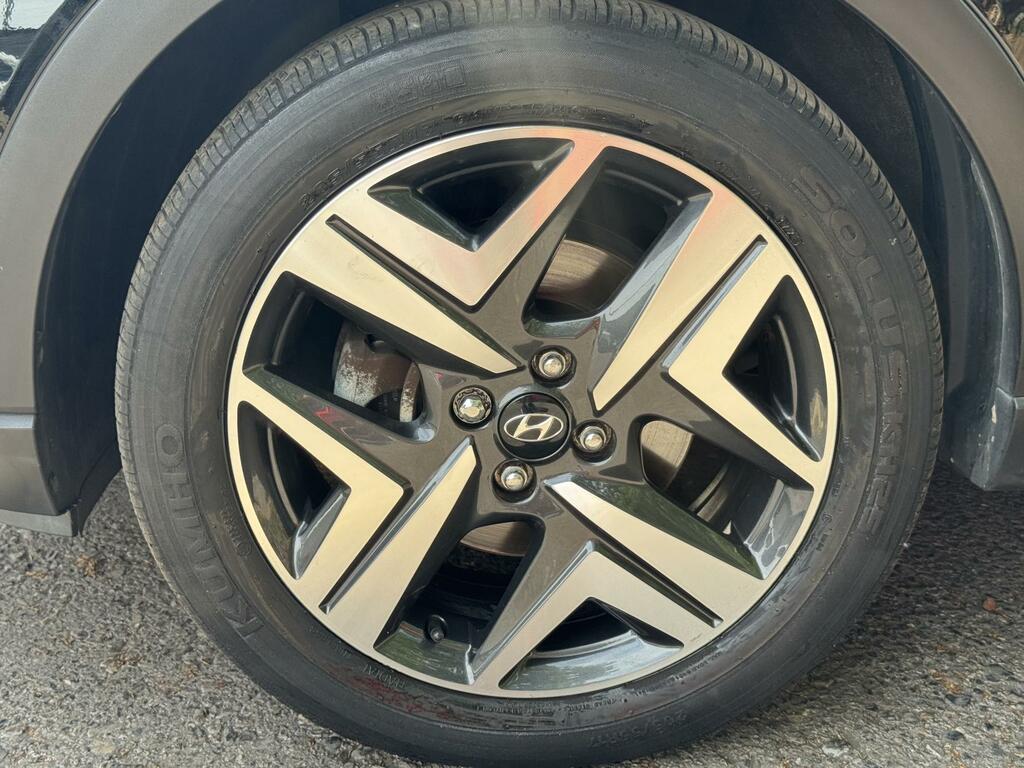 Hyundai Bayon Premium Black #4