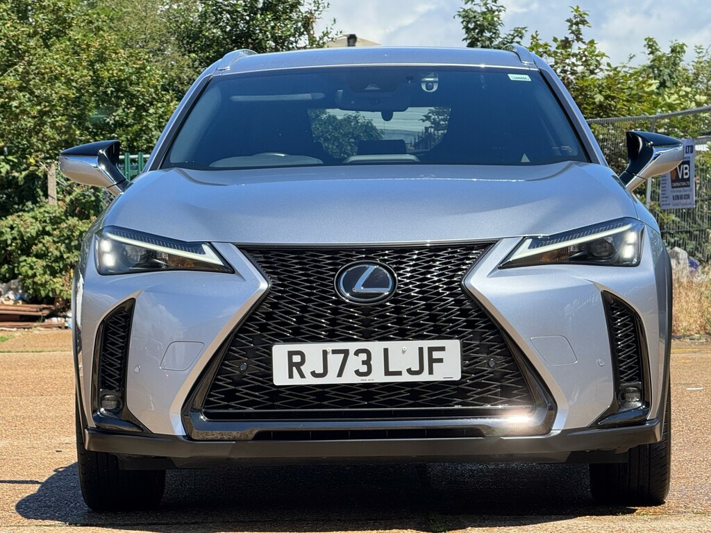 Lexus UX Estate Silver #2