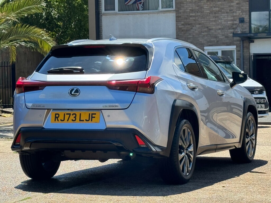 Lexus UX Estate Silver #6