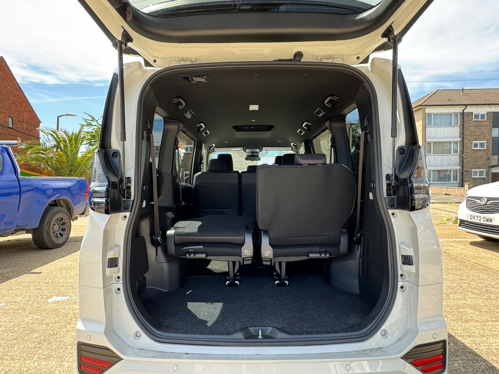 Toyota Voxy Mpv 2.0 Ulez Free P Doors Camera 7 Seat 2014 Green #71