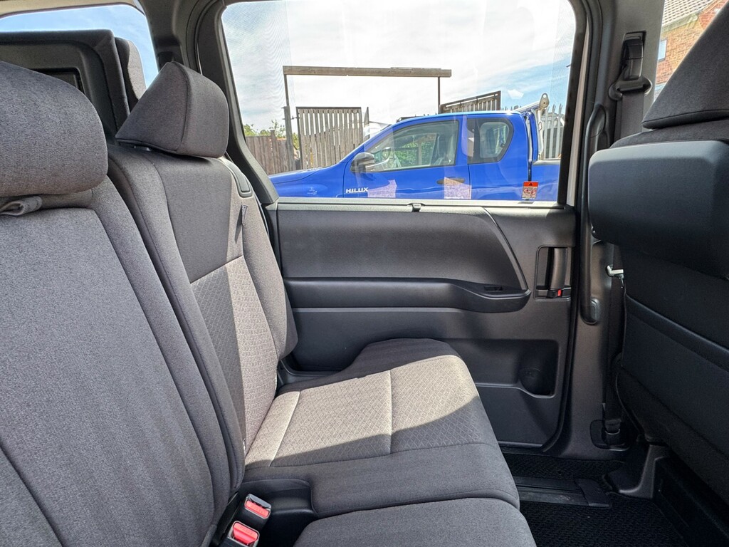 Toyota Voxy Mpv 2.0 Ulez Free P Doors Camera 7 Seat 2014 Green #60