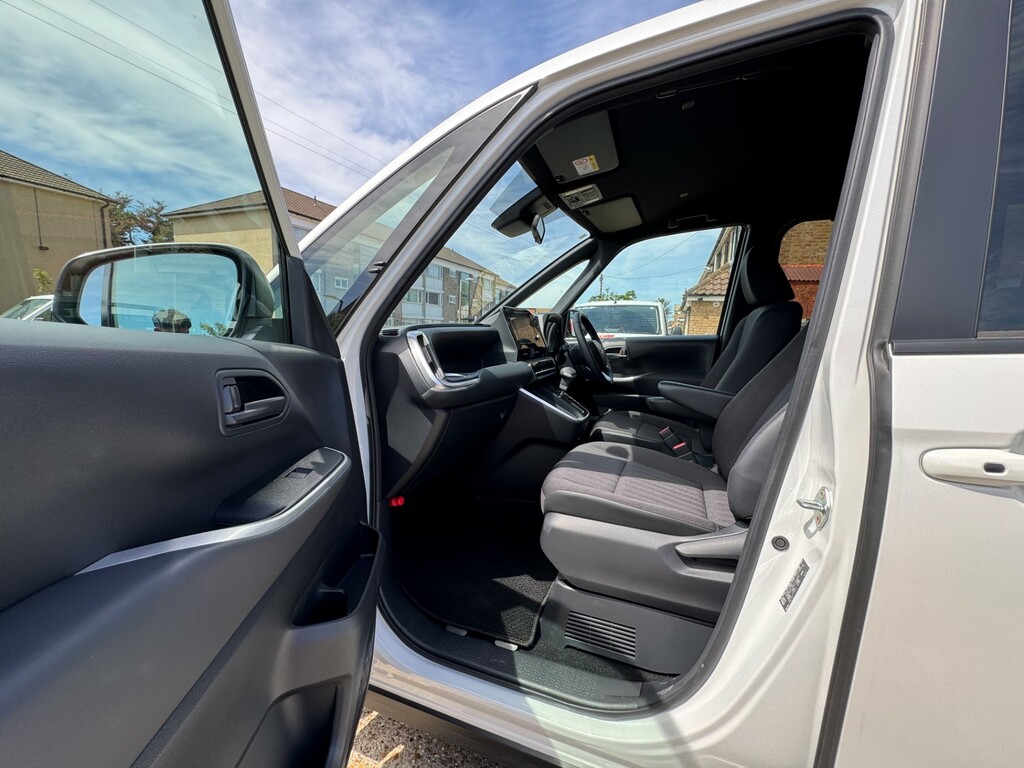 Toyota Voxy Mpv 2.0 Ulez Free P Doors Camera 7 Seat 2014 Green #16