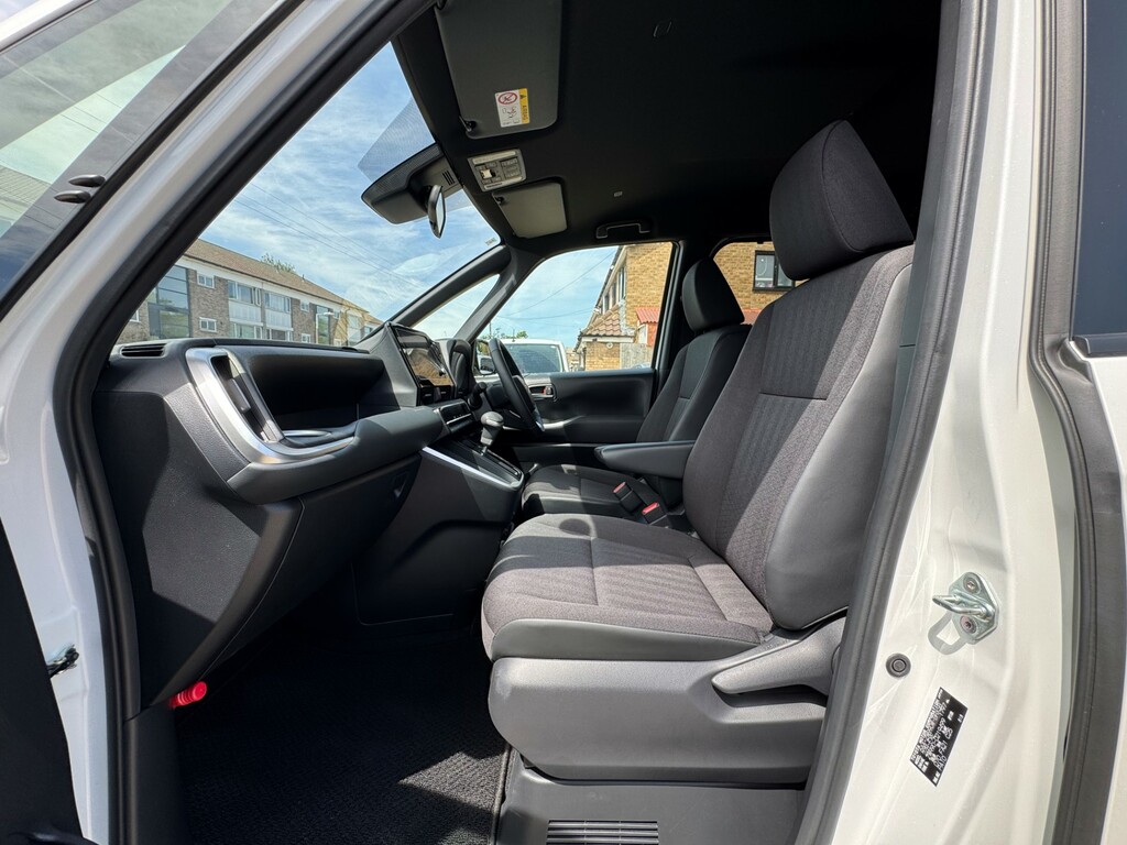 Toyota Voxy Mpv 2.0 Ulez Free P Doors Camera 7 Seat 2014 Green #18