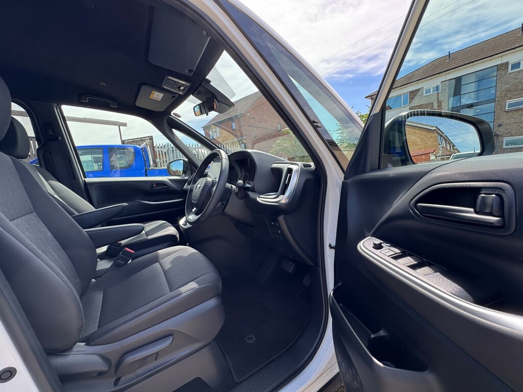 Toyota Voxy Mpv 2.0 Ulez Free P Doors Camera 7 Seat 2014 Green #10