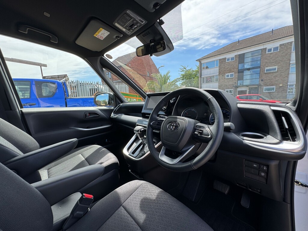 Toyota Voxy Mpv 2.0 Ulez Free P Doors Camera 7 Seat 2014 Green #12