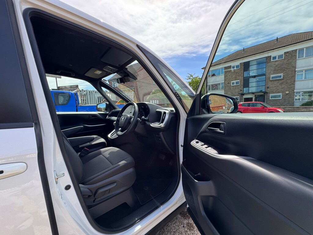 Toyota Voxy Mpv 2.0 Ulez Free P Doors Camera 7 Seat 2014 Green #9