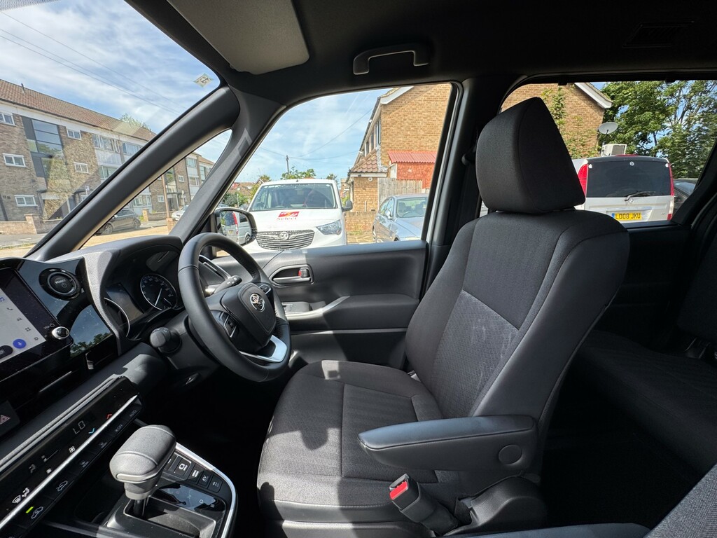 Toyota Voxy Mpv 2.0 Ulez Free P Doors Camera 7 Seat 2014 Green #21