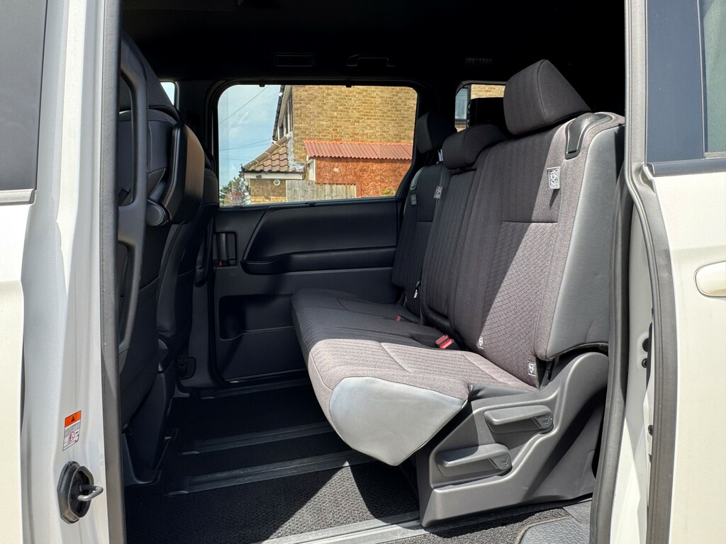 Toyota Voxy Mpv 2.0 Ulez Free P Doors Camera 7 Seat 2014 Green #50