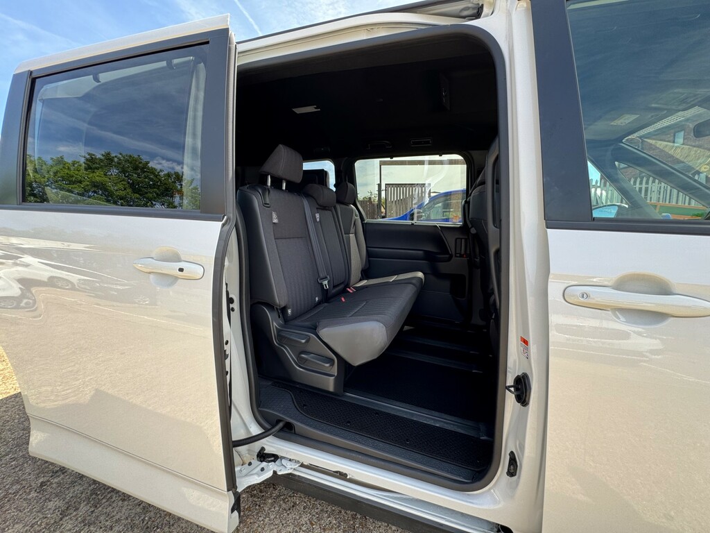 Toyota Voxy Mpv 2.0 Ulez Free P Doors Camera 7 Seat 2014 Green #57