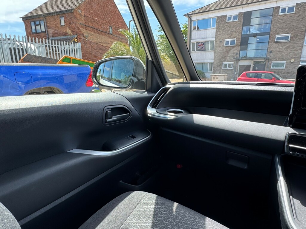 Toyota Voxy Mpv 2.0 Ulez Free P Doors Camera 7 Seat 2014 Green #24