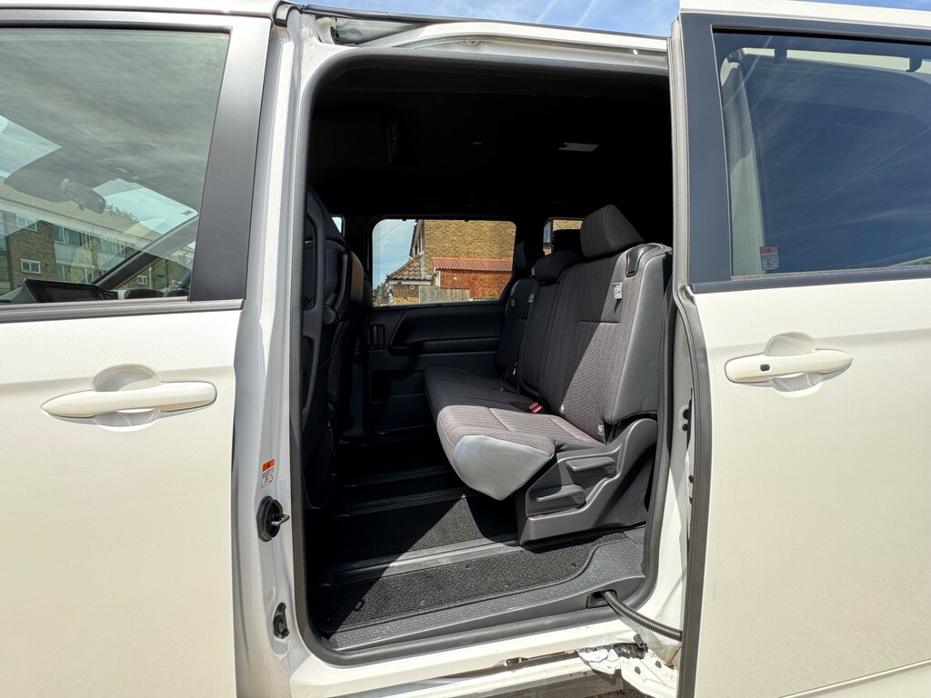 Toyota Voxy Mpv 2.0 Ulez Free P Doors Camera 7 Seat 2014 Green #49