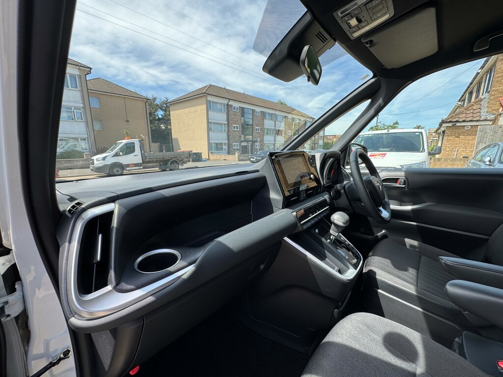Toyota Voxy Mpv 2.0 Ulez Free P Doors Camera 7 Seat 2014 Green #19