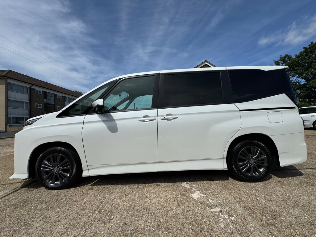 Toyota Voxy Mpv 2.0 Ulez Free P Doors Camera 7 Seat 2014 Green #8