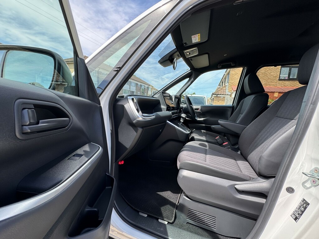 Toyota Voxy Mpv 2.0 Ulez Free P Doors Camera 7 Seat 2014 Green #17