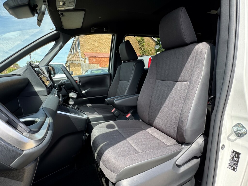 Toyota Voxy Mpv 2.0 Ulez Free P Doors Camera 7 Seat 2014 Green #22