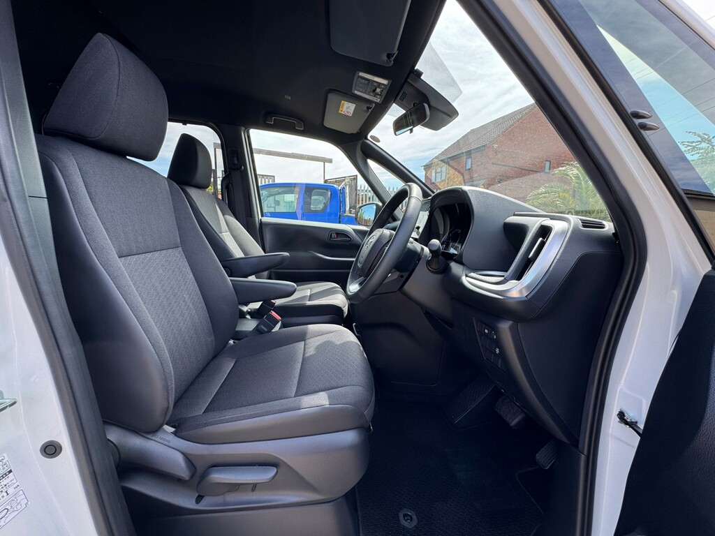 Toyota Voxy Mpv 2.0 Ulez Free P Doors Camera 7 Seat 2014 Green #13