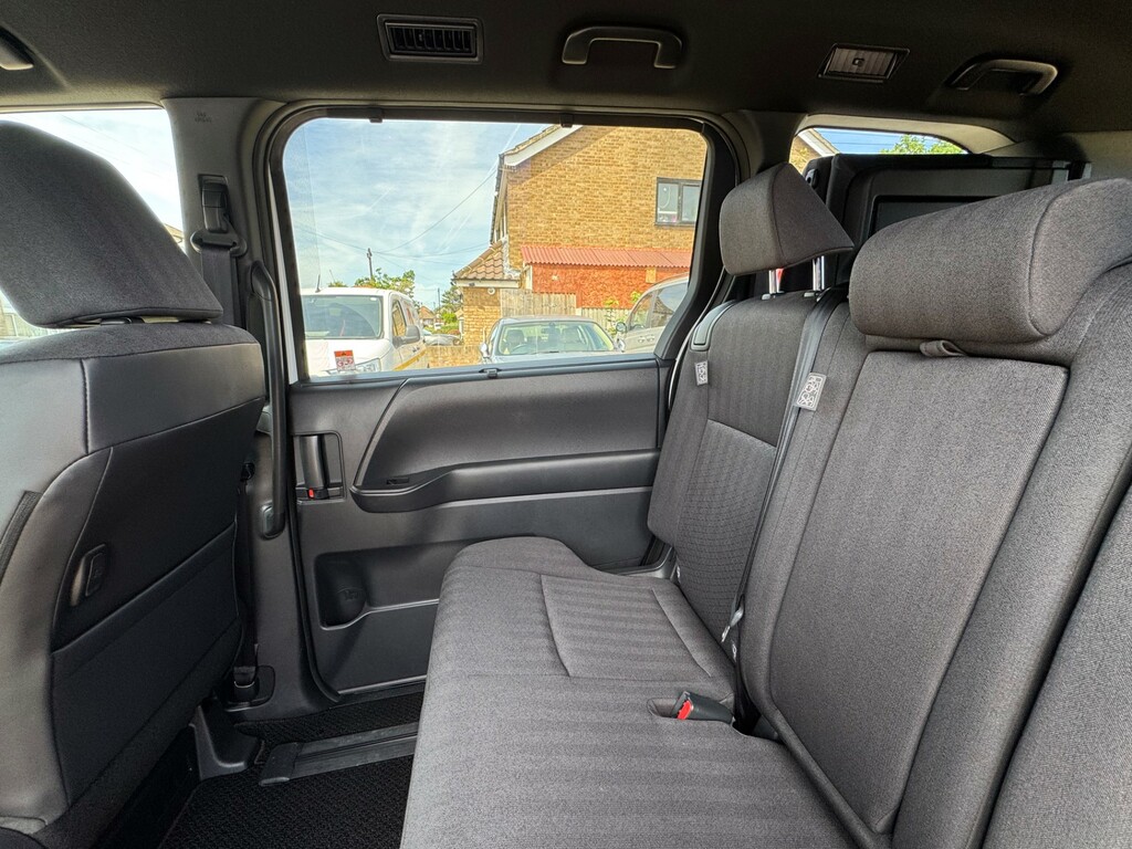 Toyota Voxy Mpv 2.0 Ulez Free P Doors Camera 7 Seat 2014 Green #52