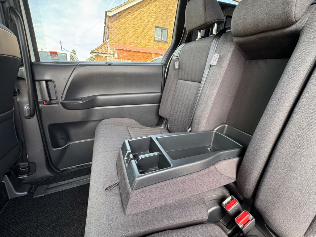 Toyota Voxy Mpv 2.0 Ulez Free P Doors Camera 7 Seat 2014 Green #53