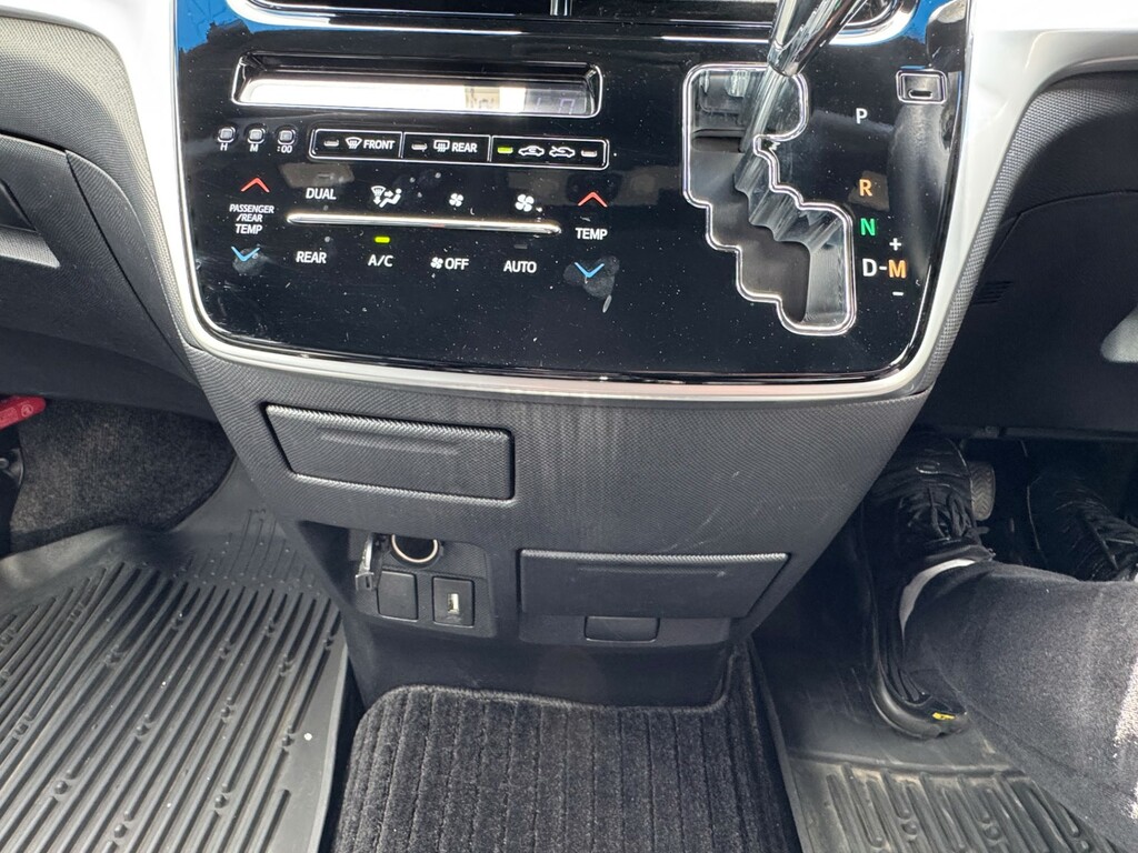 Toyota Estima 2.4 G Imported Silver #35