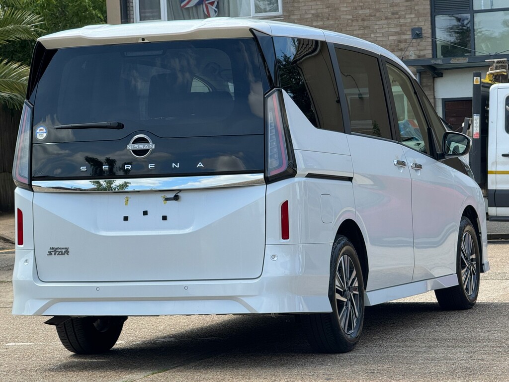 Nissan Serena Mpv White #4