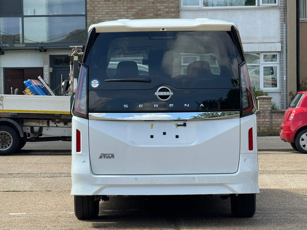 Nissan Serena Mpv White #5