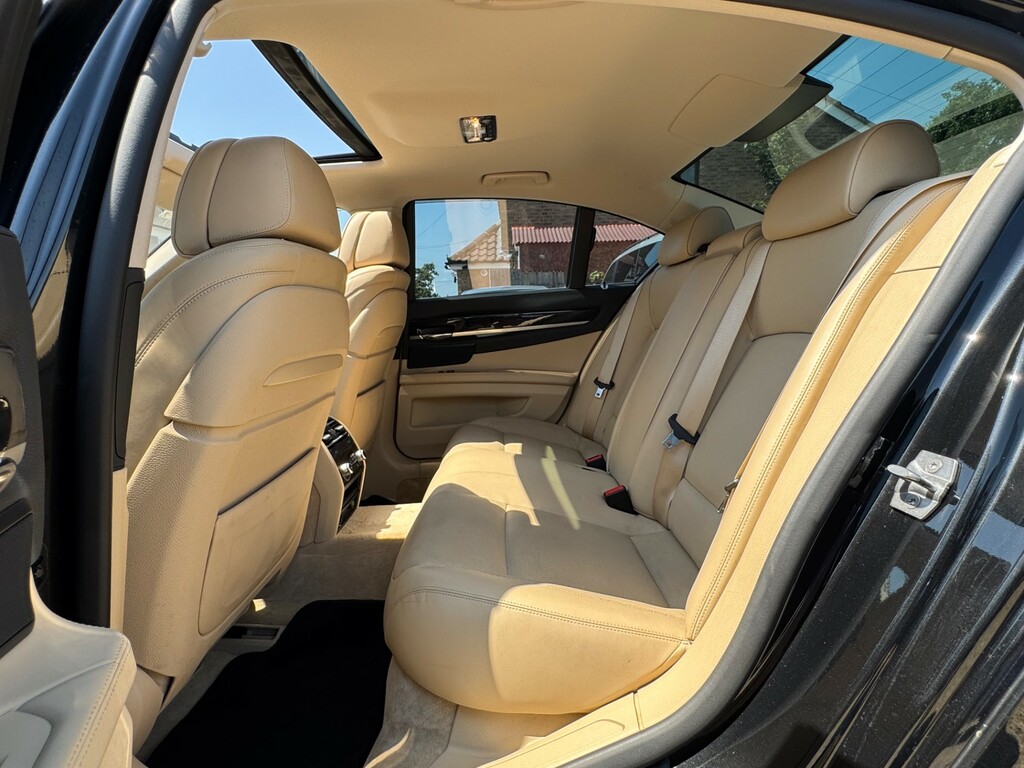 BMW 7 Series 3.0 730D M Sport White #19