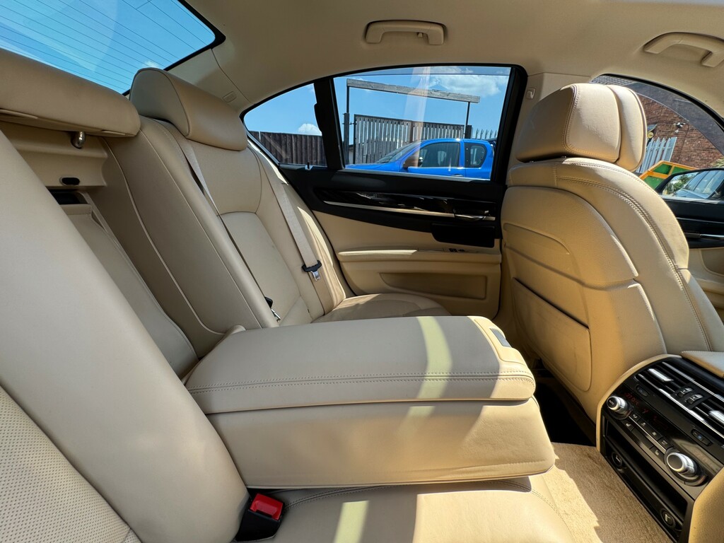 BMW 7 Series 3.0 730D M Sport White #20