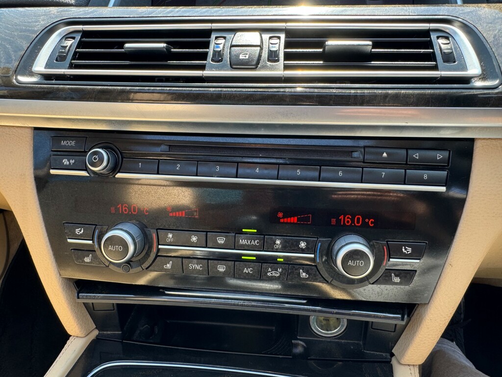 BMW 7 Series 3.0 730D M Sport White #31
