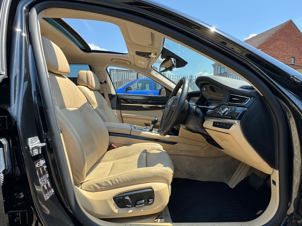 BMW 7 Series 3.0 730D M Sport White #12