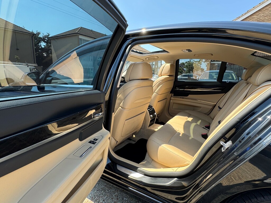BMW 7 Series 3.0 730D M Sport White #21