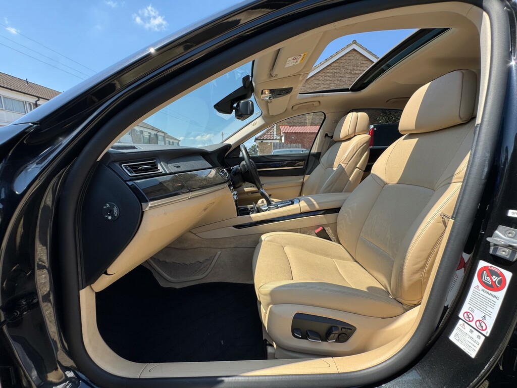 BMW 7 Series 3.0 730D M Sport White #17
