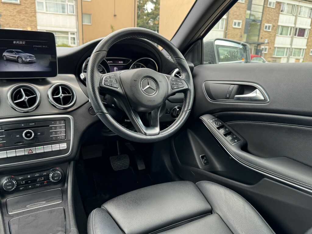 Mercedes-Benz GLA Class 180 Urban Edition Red #29