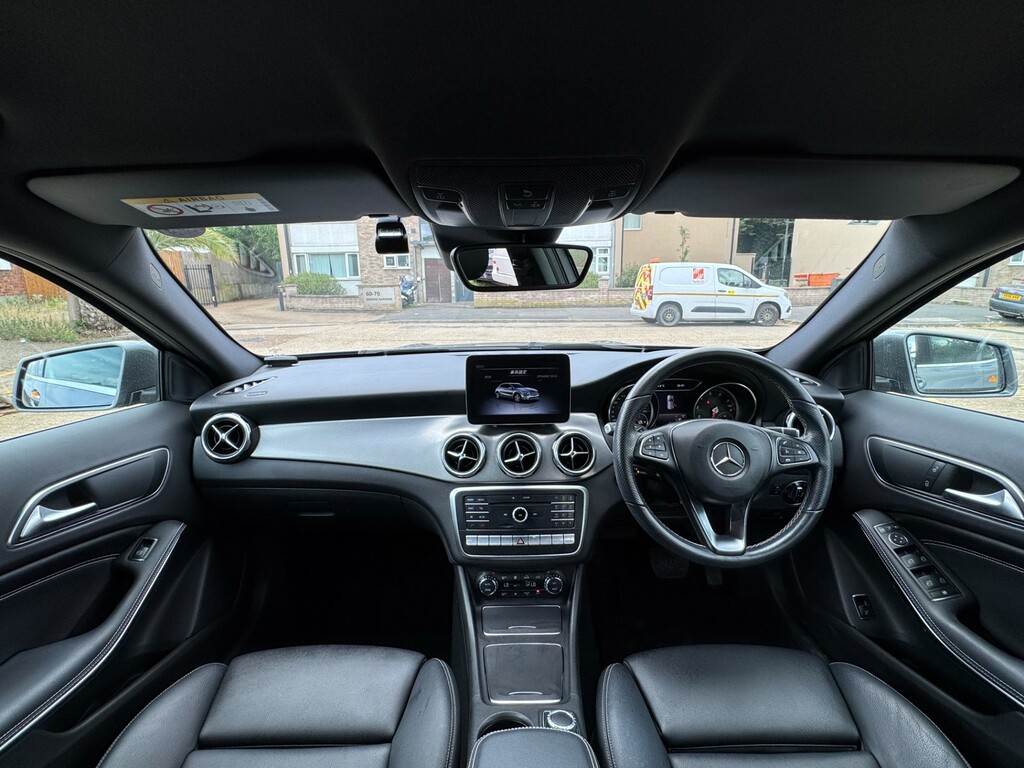 Mercedes-Benz GLA Class 180 Urban Edition Red #24