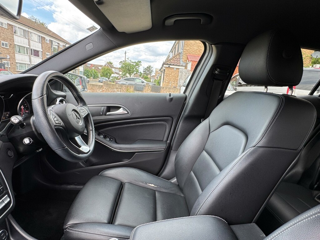 Mercedes-Benz GLA Class 180 Urban Edition Red #22