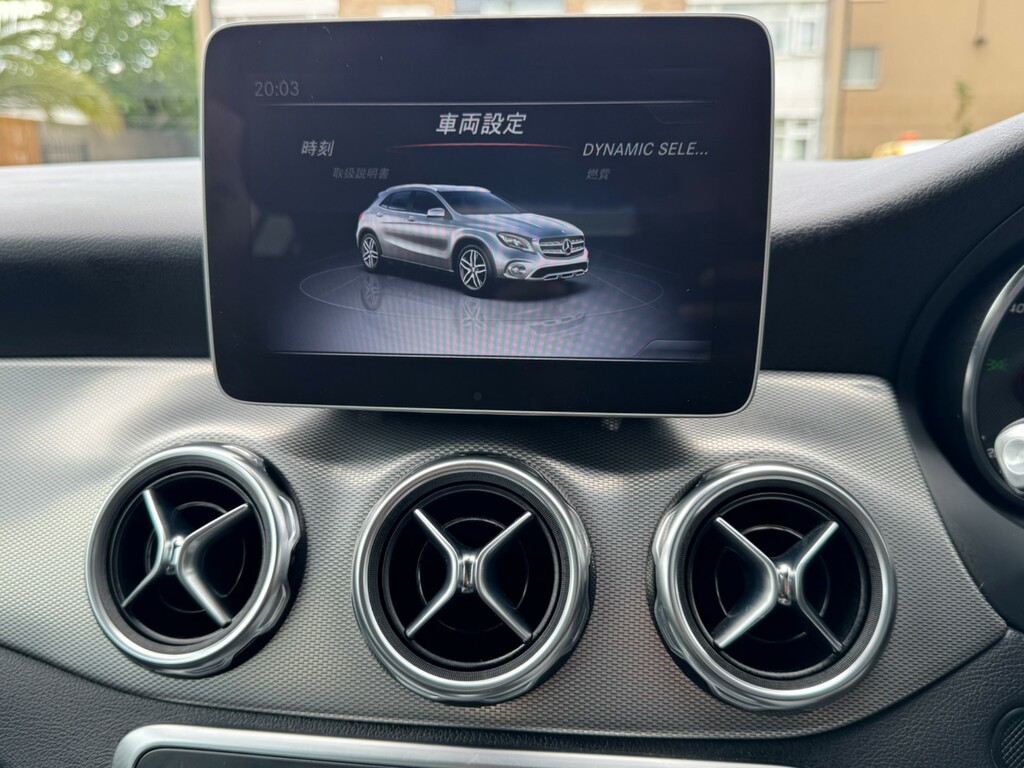 Mercedes-Benz GLA Class 180 Urban Edition Red #35