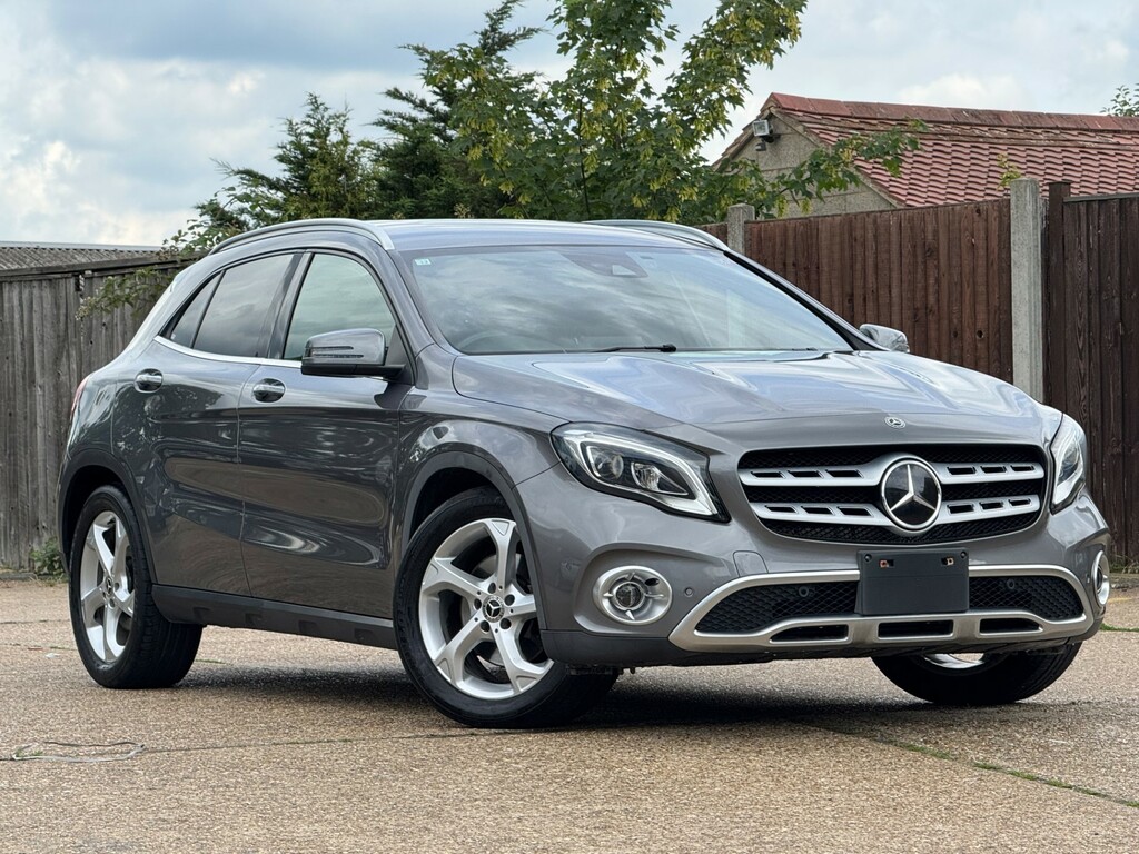 Mercedes-Benz GLA Class 180 Urban Edition Red #66