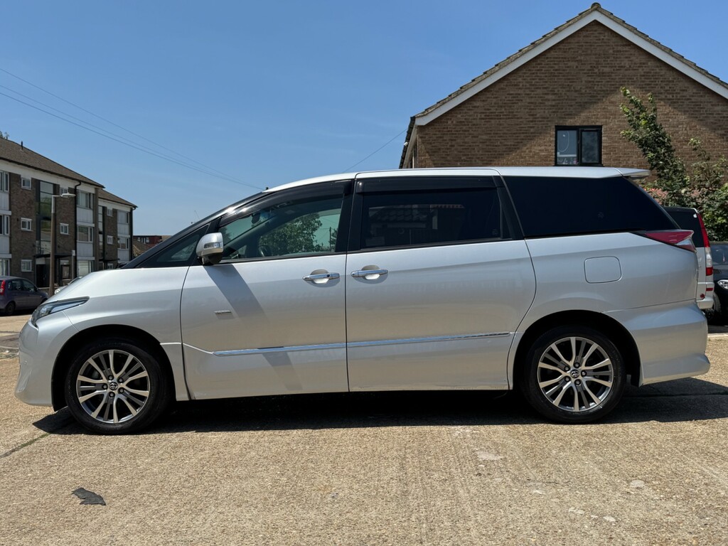 Toyota Estima   #8