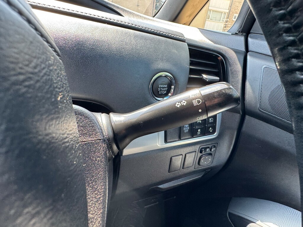 Toyota Estima   #49