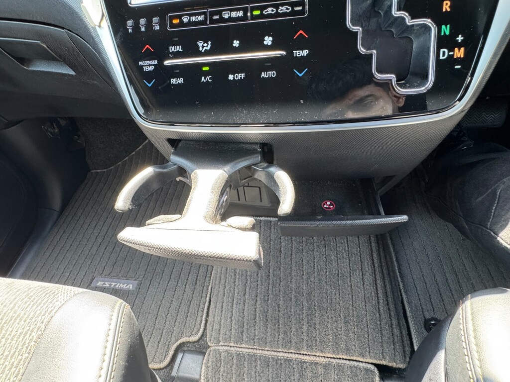 Toyota Estima   #45