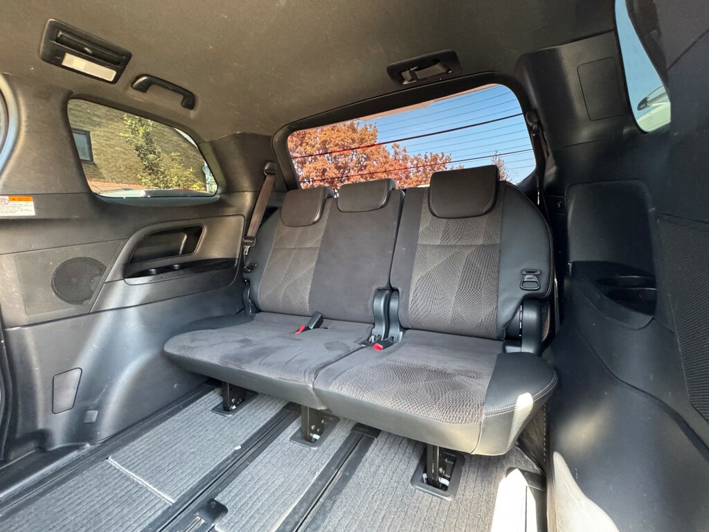 Toyota Estima   #31