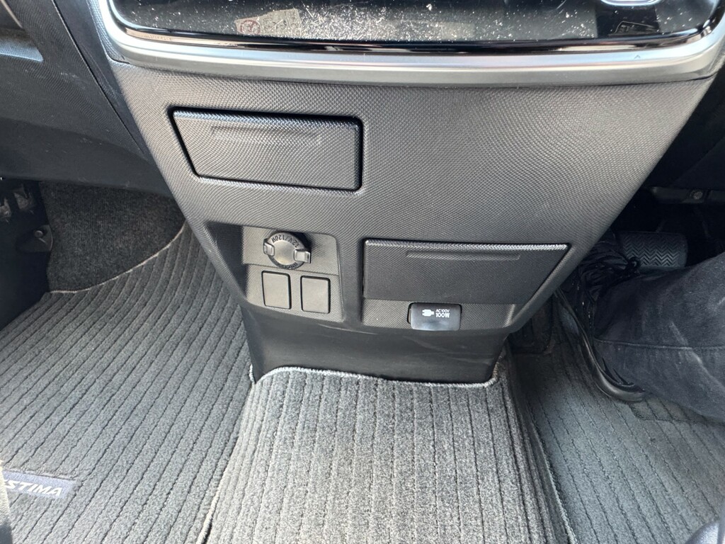 Toyota Estima   #58