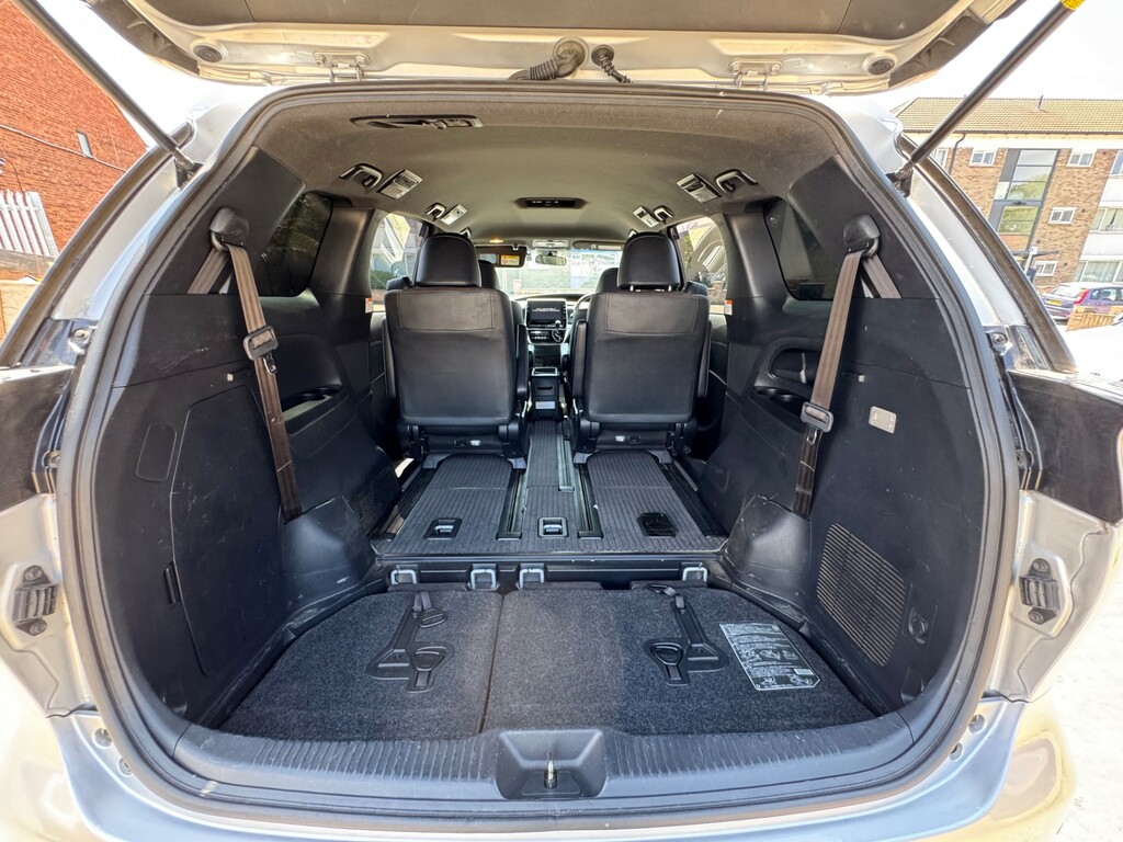 Toyota Estima   #36