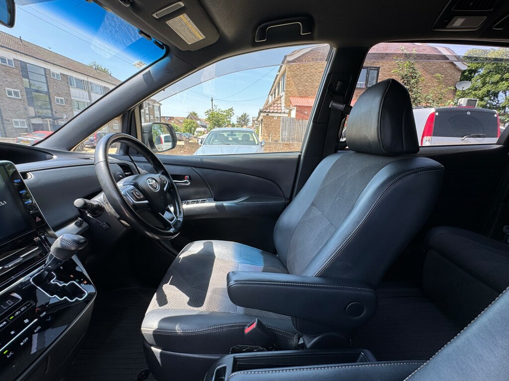 Toyota Estima   #16