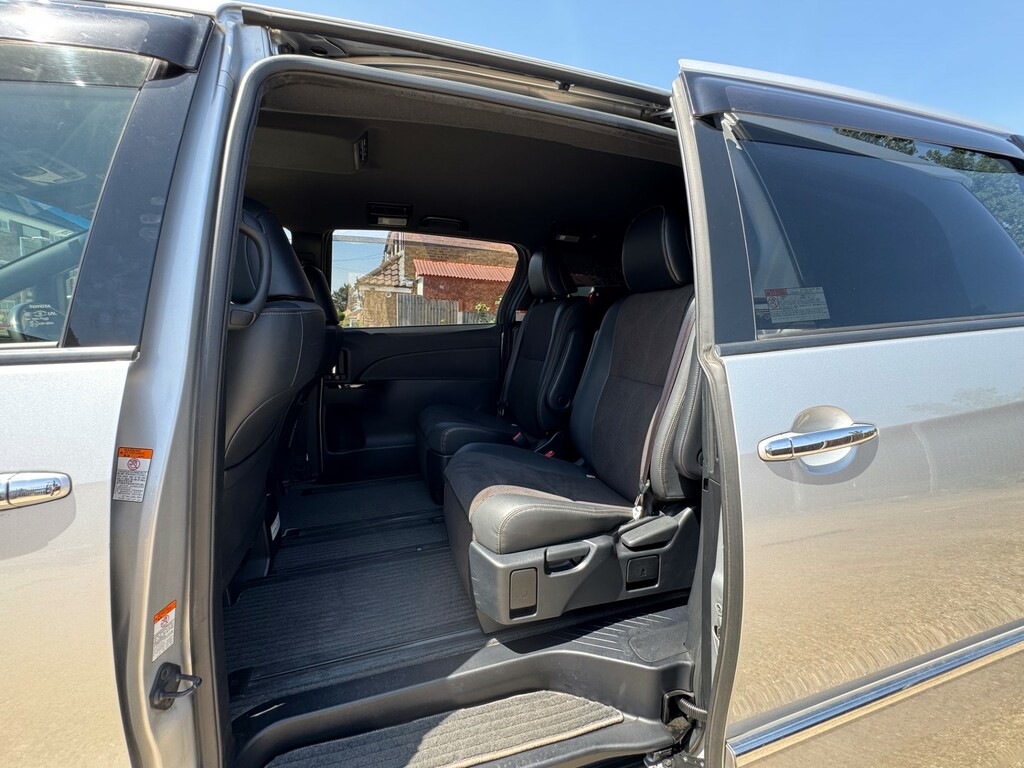 Toyota Estima   #20