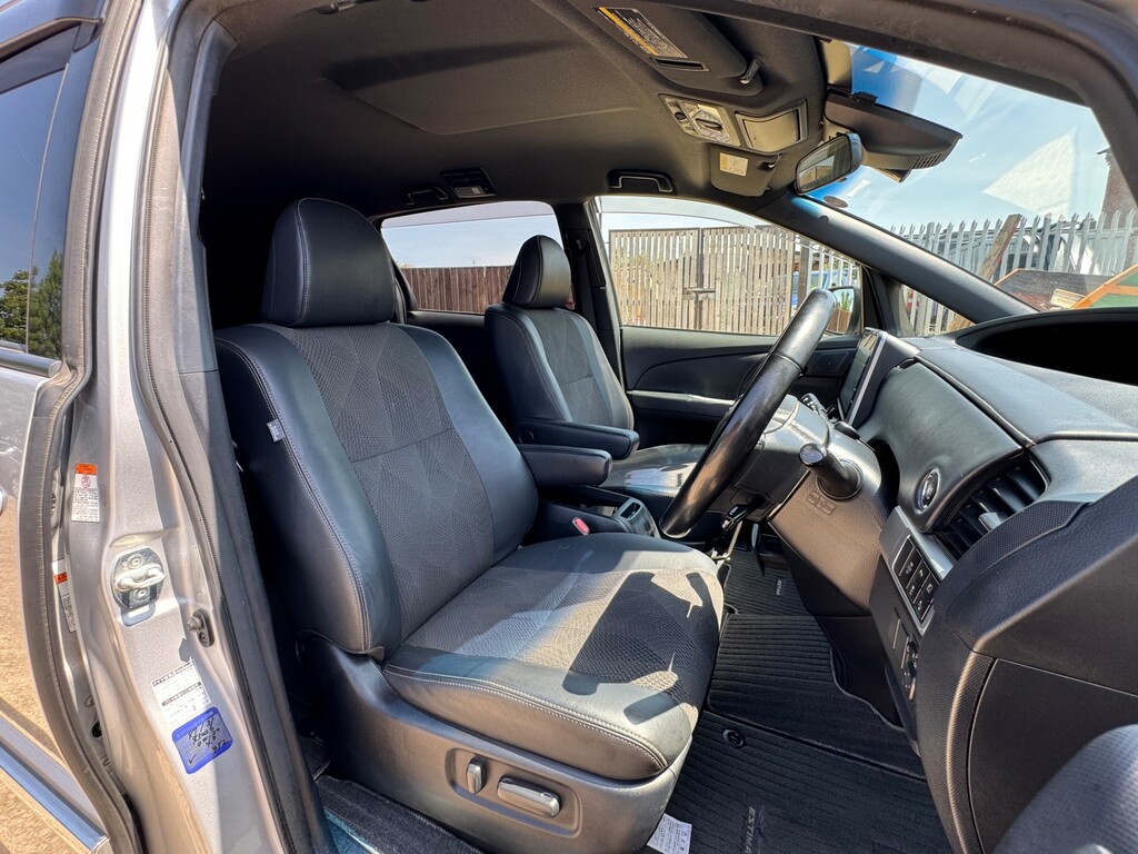 Toyota Estima   #12