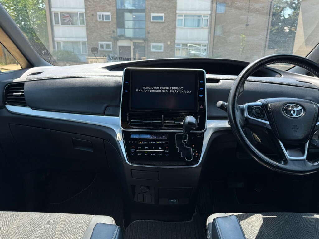 Toyota Estima   #41