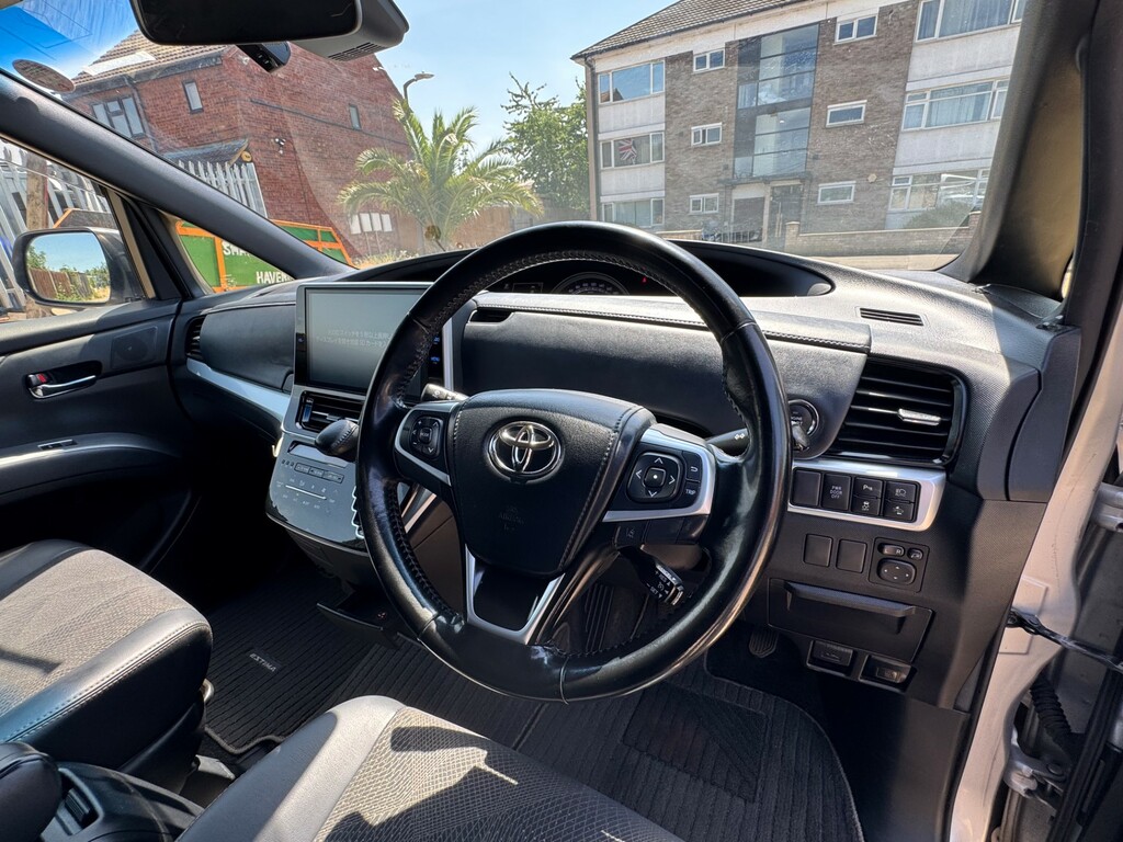 Toyota Estima   #11
